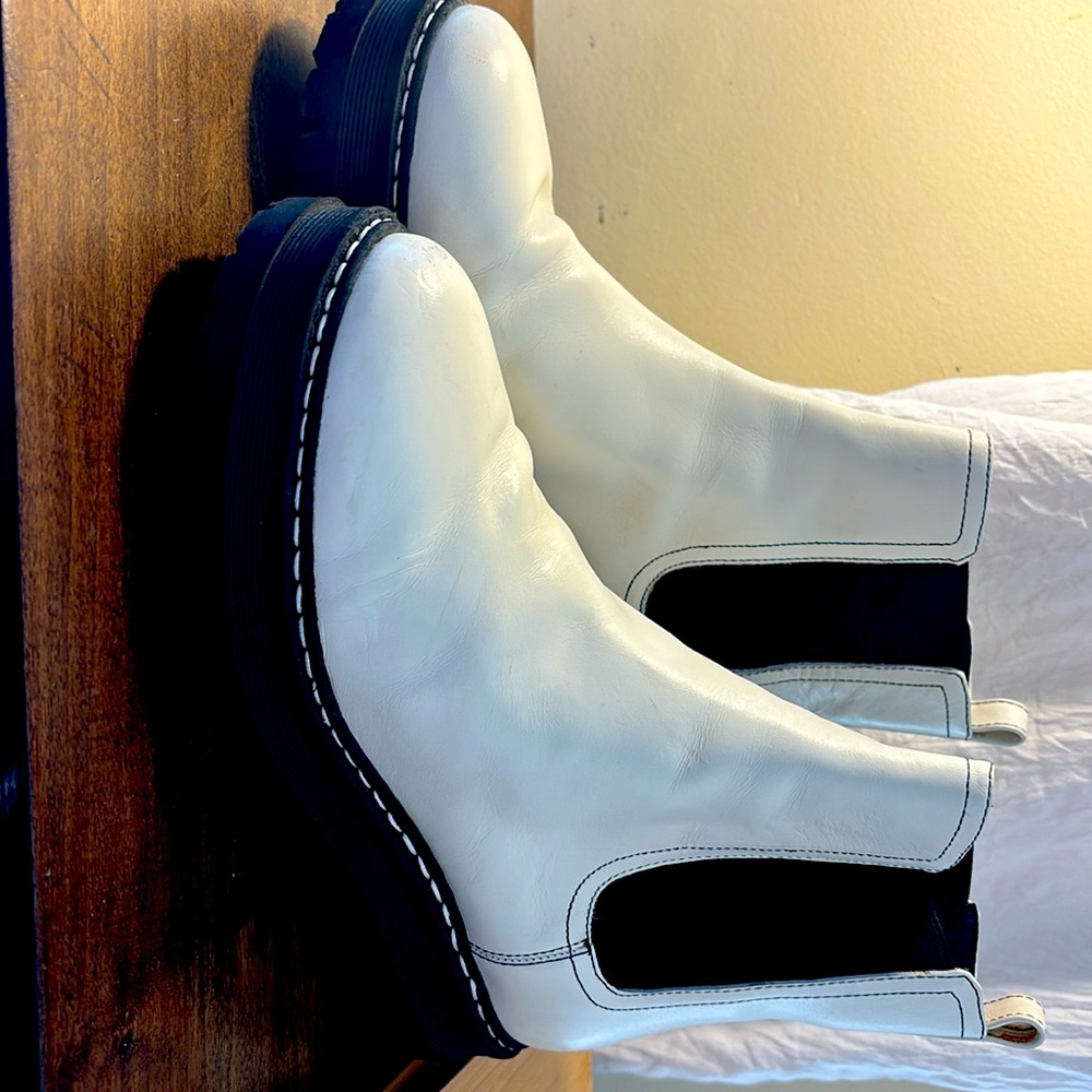 Marc Fisher LTD white/black thick sole boots